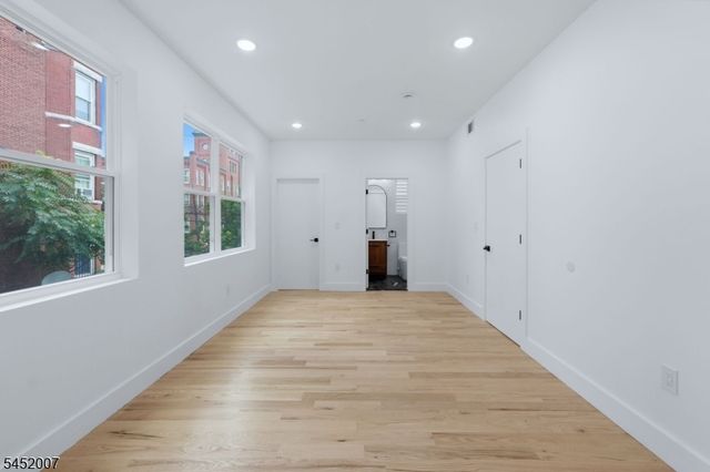 369 6Th Ave, Newark City, NJ 07107