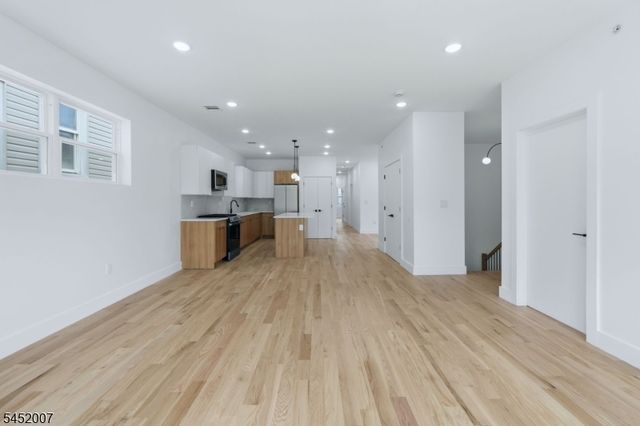369 6Th Ave, Newark City, NJ 07107