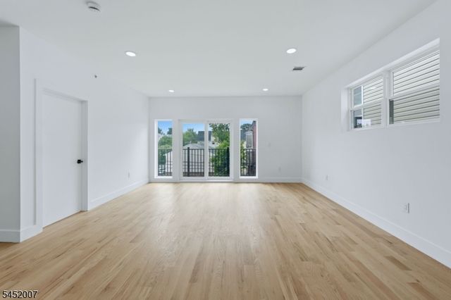 369 6Th Ave, Newark City, NJ 07107