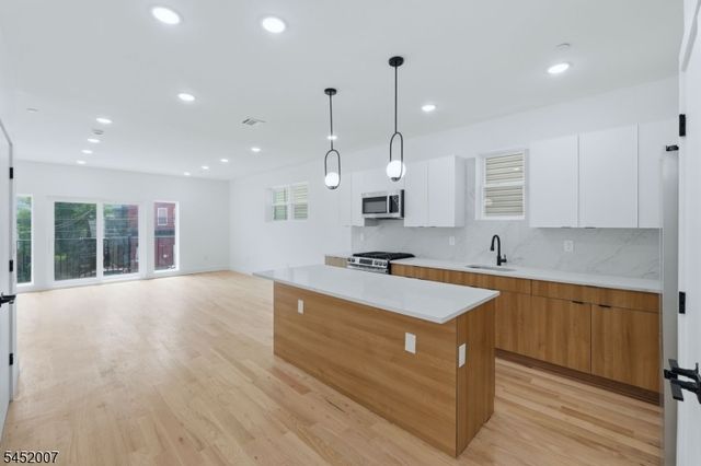 369 6Th Ave, Newark City, NJ 07107