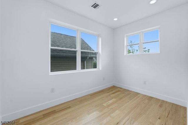 369 6Th Ave, Newark City, NJ 07107