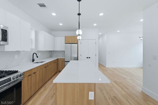 369 6Th Ave, Newark City, NJ 07107