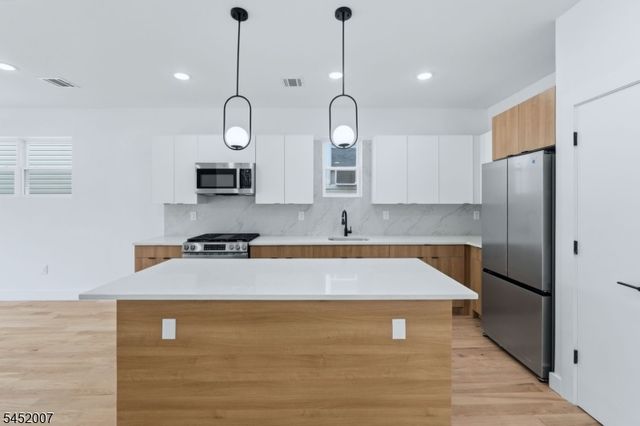 369 6Th Ave, Newark City, NJ 07107