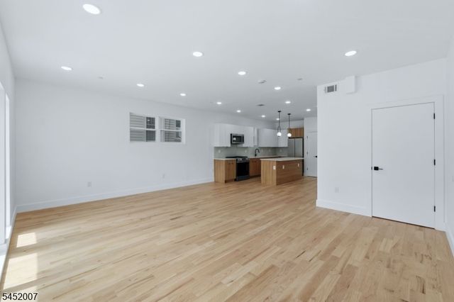369 6Th Ave, Newark City, NJ 07107