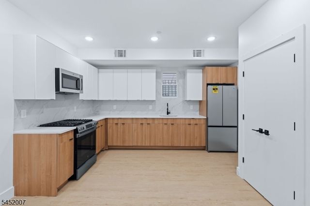 369 6Th Ave, Newark City, NJ 07107