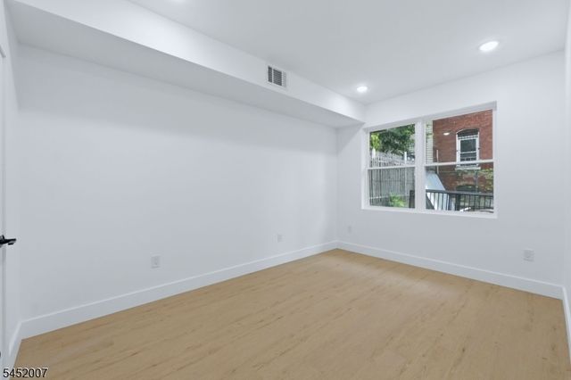 369 6Th Ave, Newark City, NJ 07107