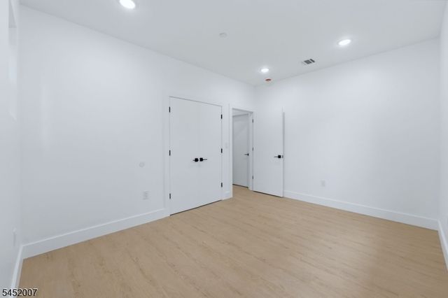 369 6Th Ave, Newark City, NJ 07107