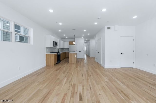 369 6Th Ave, Newark City, NJ 07107