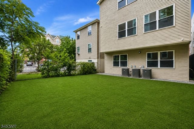 369 6Th Ave, Newark City, NJ 07107