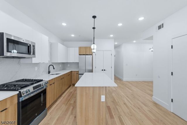 369 6Th Ave, Newark City, NJ 07107