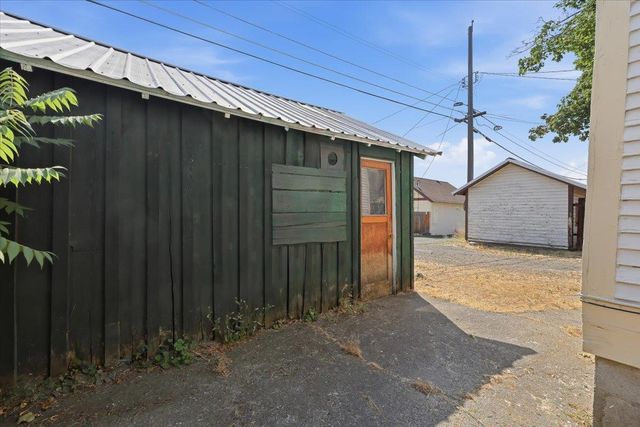1133 W GORDON Ave, Spokane, WA 99205