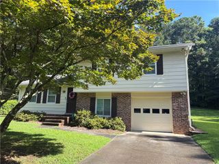 2777 Spanish Oak Drive, Lilburn, GA 30047