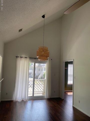 712 Inlet Quay Apt F, Chesapeake, VA 23320