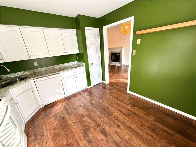 712 Inlet Quay Apt F, Chesapeake, VA 23320