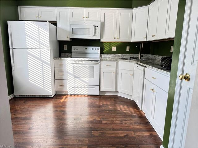 712 Inlet Quay Apt F, Chesapeake, VA 23320