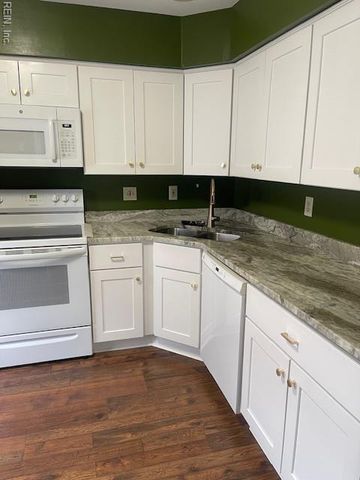 712 Inlet Quay Apt F, Chesapeake, VA 23320