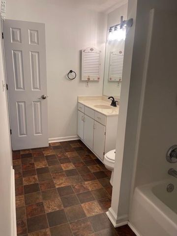 712 Inlet Quay Apt F, Chesapeake, VA 23320