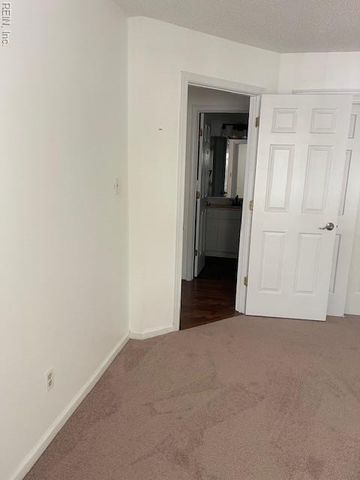 712 Inlet Quay Apt F, Chesapeake, VA 23320