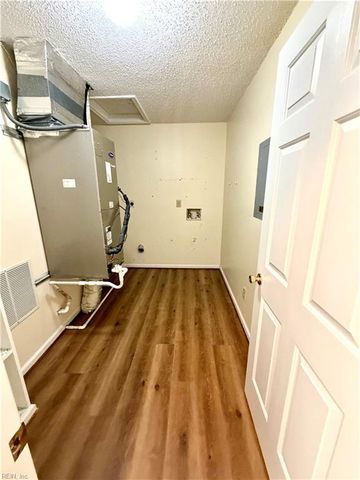 712 Inlet Quay Apt F, Chesapeake, VA 23320