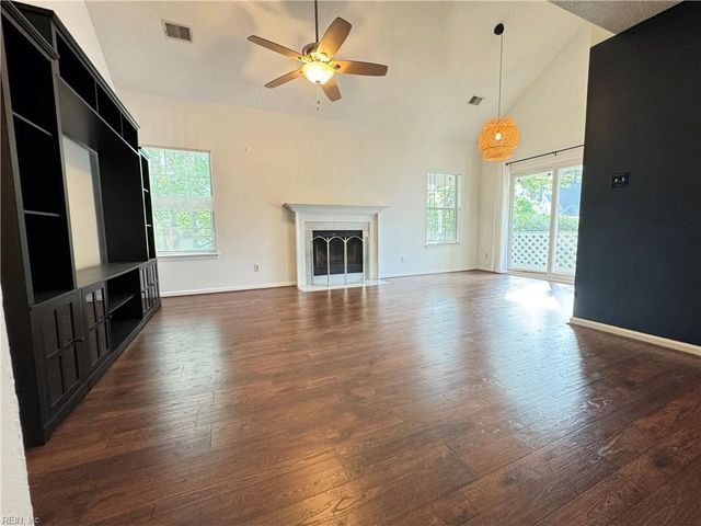 712 Inlet Quay Apt F, Chesapeake, VA 23320