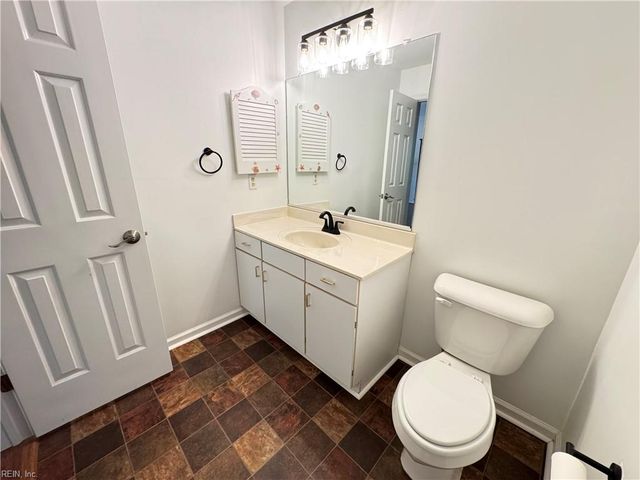 712 Inlet Quay Apt F, Chesapeake, VA 23320