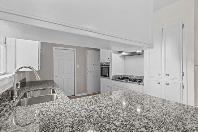 2013 17th Avenue N, Texas City, TX 77590