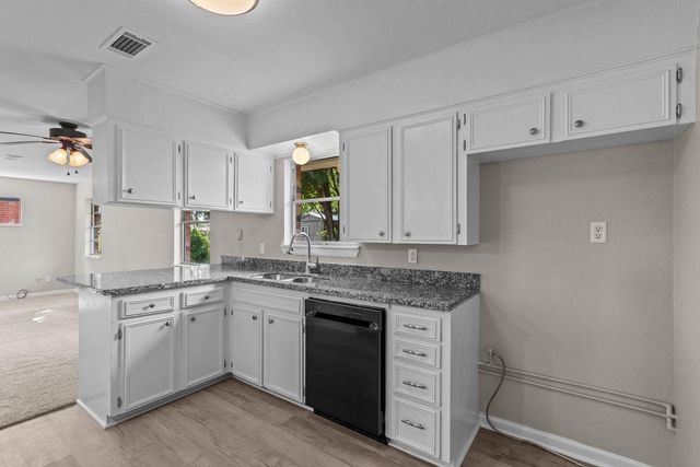 2013 17th Avenue N, Texas City, TX 77590