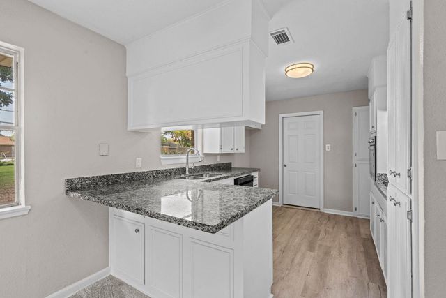 2013 17th Avenue N, Texas City, TX 77590