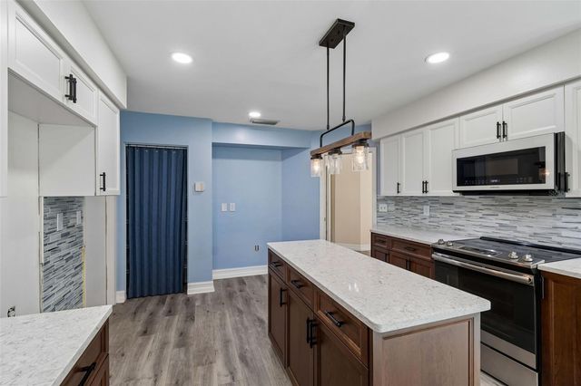 14675 VILLAGE GLEN CIRCLE, Tampa, FL 33618