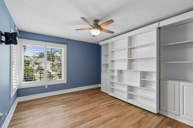 14675 VILLAGE GLEN CIRCLE, Tampa, FL 33618