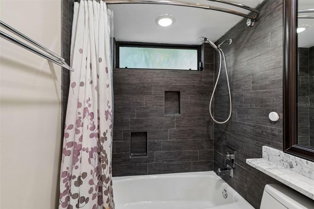 14675 VILLAGE GLEN CIRCLE, Tampa, FL 33618