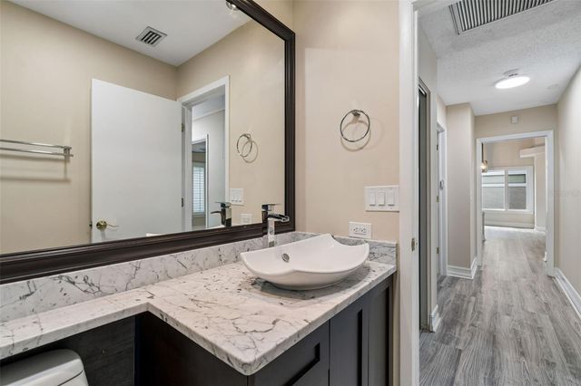 14675 VILLAGE GLEN CIRCLE, Tampa, FL 33618