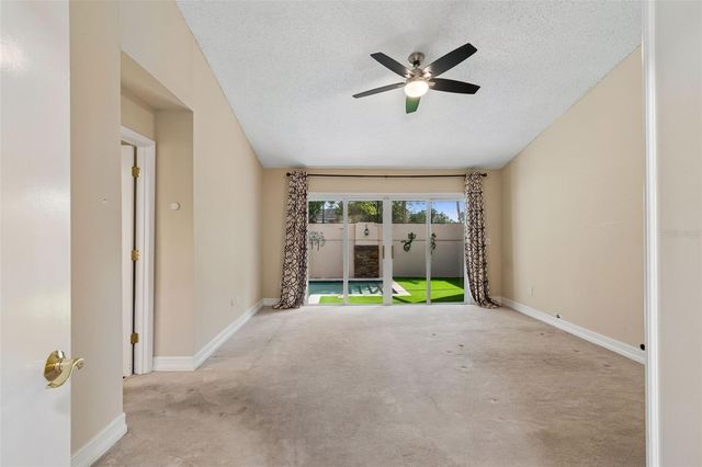 14675 VILLAGE GLEN CIRCLE, Tampa, FL 33618