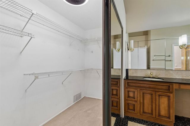 14675 VILLAGE GLEN CIRCLE, Tampa, FL 33618