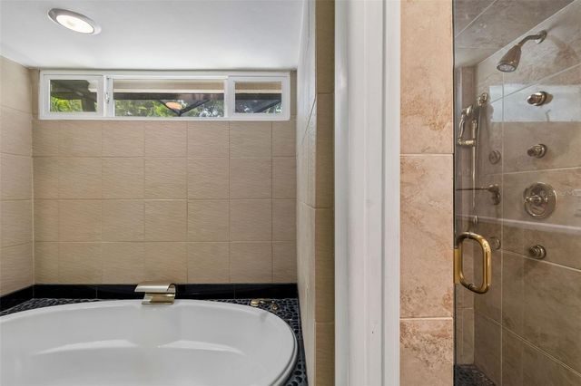 14675 VILLAGE GLEN CIRCLE, Tampa, FL 33618