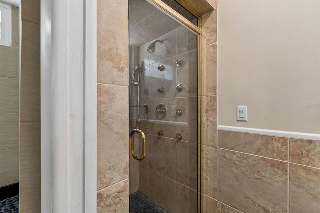 14675 VILLAGE GLEN CIRCLE, Tampa, FL 33618