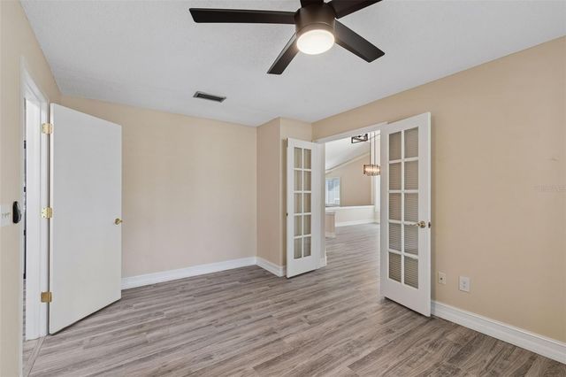 14675 VILLAGE GLEN CIRCLE, Tampa, FL 33618