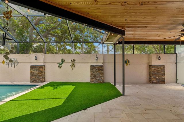 14675 VILLAGE GLEN CIRCLE, Tampa, FL 33618