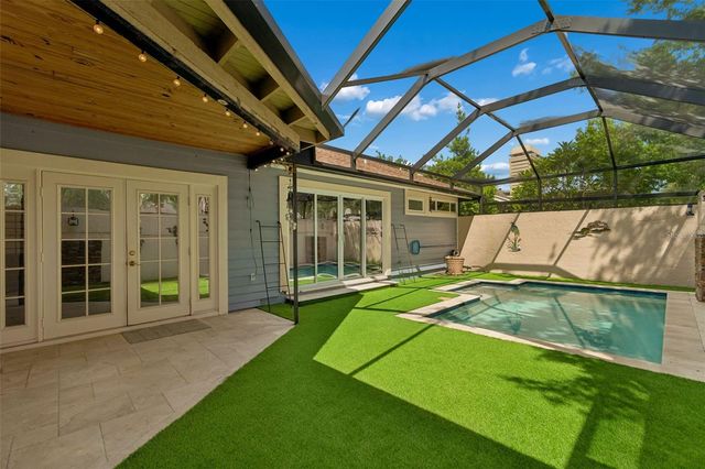 14675 VILLAGE GLEN CIRCLE, Tampa, FL 33618