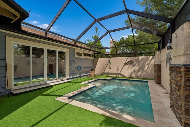 14675 VILLAGE GLEN CIRCLE, Tampa, FL 33618