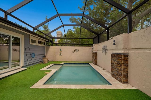 14675 VILLAGE GLEN CIRCLE, Tampa, FL 33618