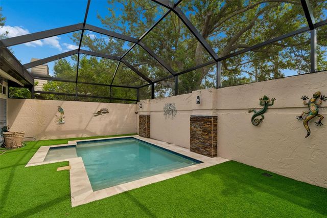 14675 VILLAGE GLEN CIRCLE, Tampa, FL 33618