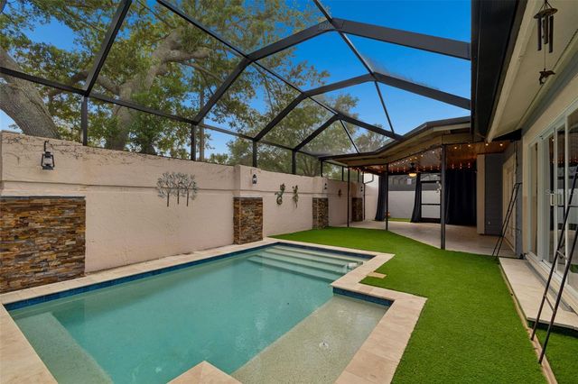 14675 VILLAGE GLEN CIRCLE, Tampa, FL 33618