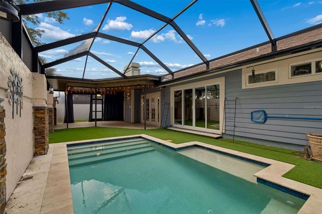 14675 VILLAGE GLEN CIRCLE, Tampa, FL 33618