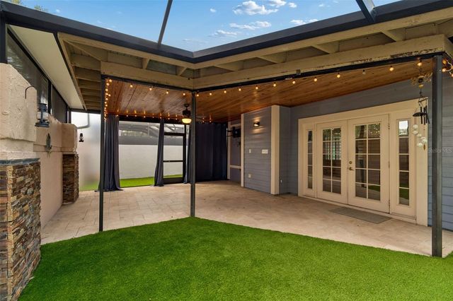 14675 VILLAGE GLEN CIRCLE, Tampa, FL 33618