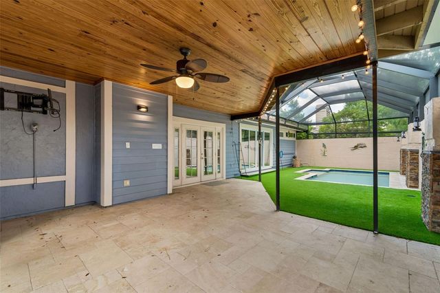 14675 VILLAGE GLEN CIRCLE, Tampa, FL 33618