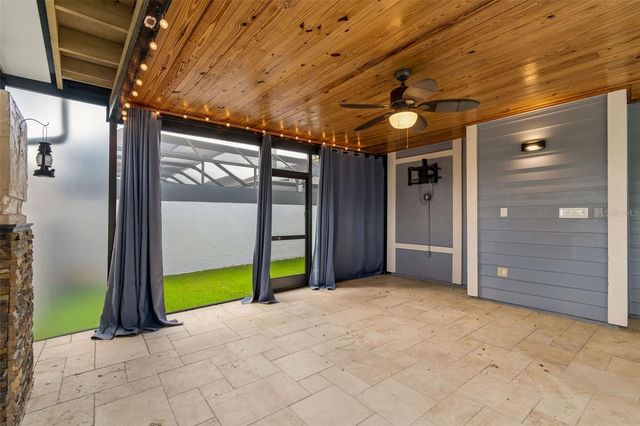 14675 VILLAGE GLEN CIRCLE, Tampa, FL 33618