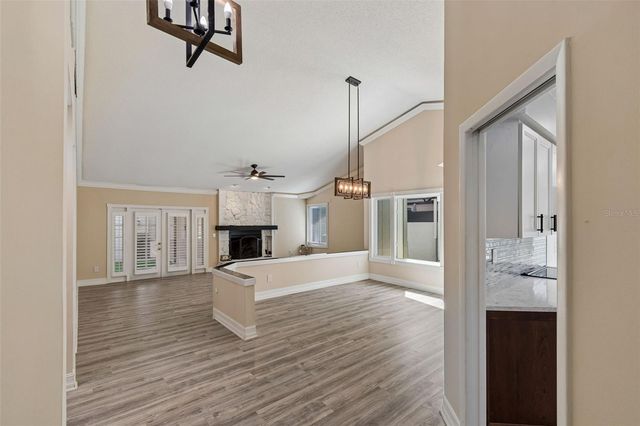 14675 VILLAGE GLEN CIRCLE, Tampa, FL 33618