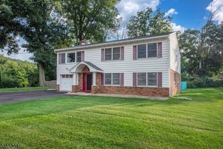1 James Dr, Mount Arlington Boro, NJ 07856