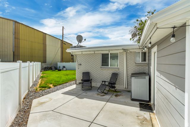 48 W MOON RIDGE DR, Murray, UT 84107